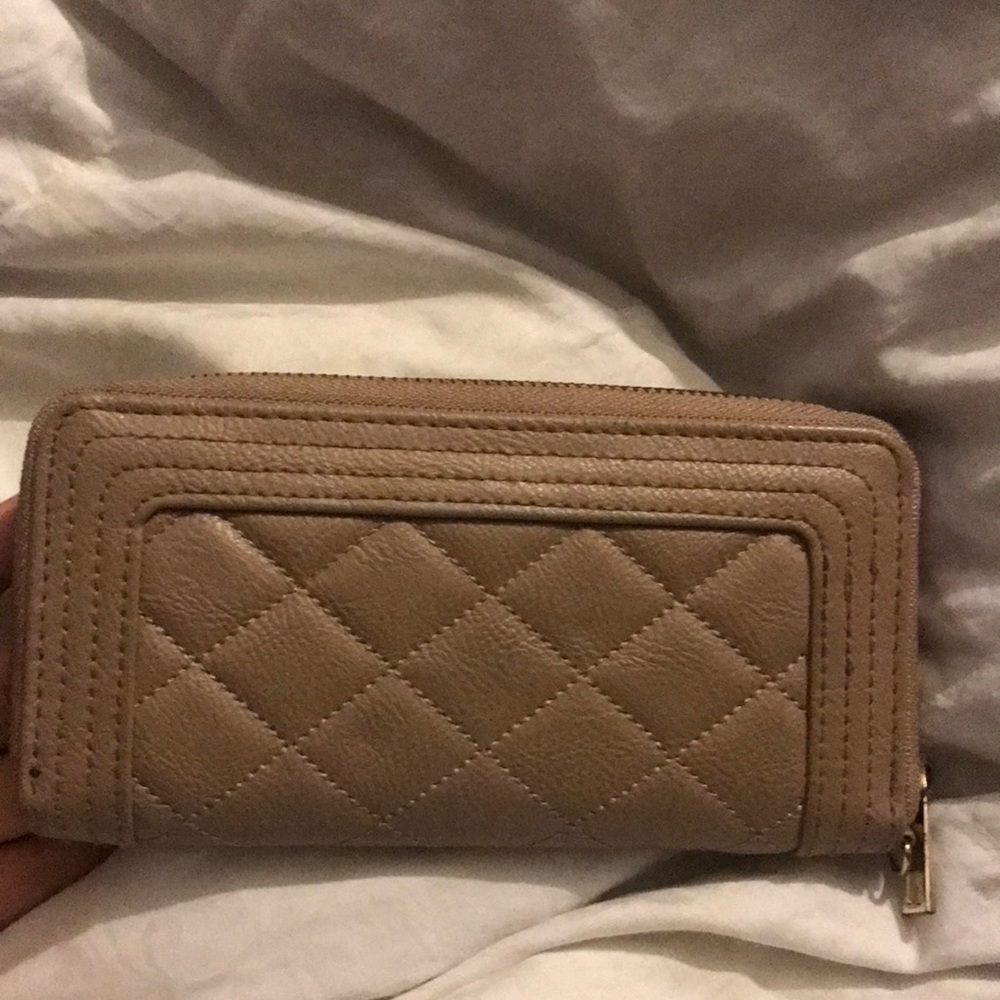 Nude wallet